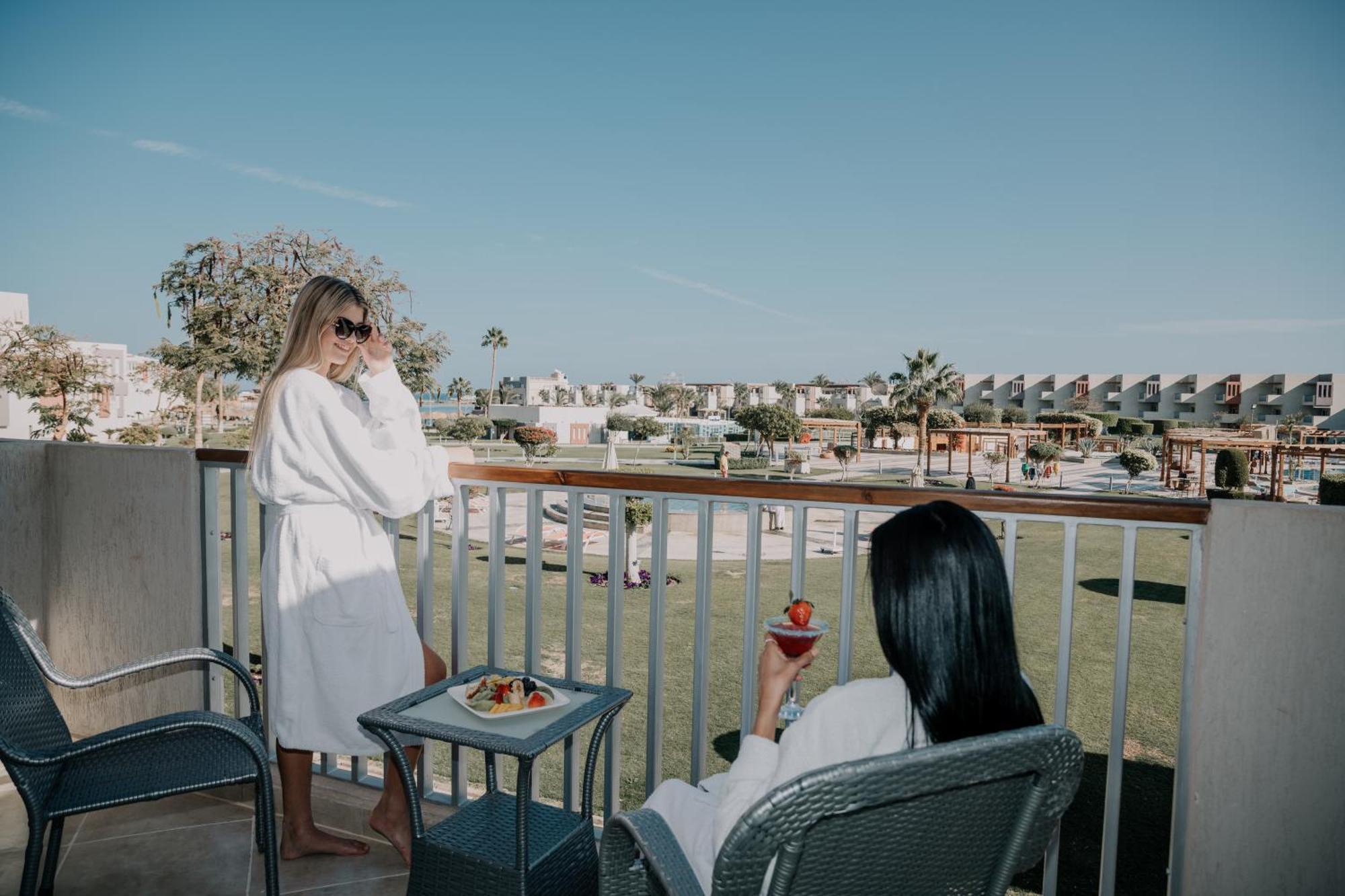 Deluxe Room Pool or Partial Sea View
