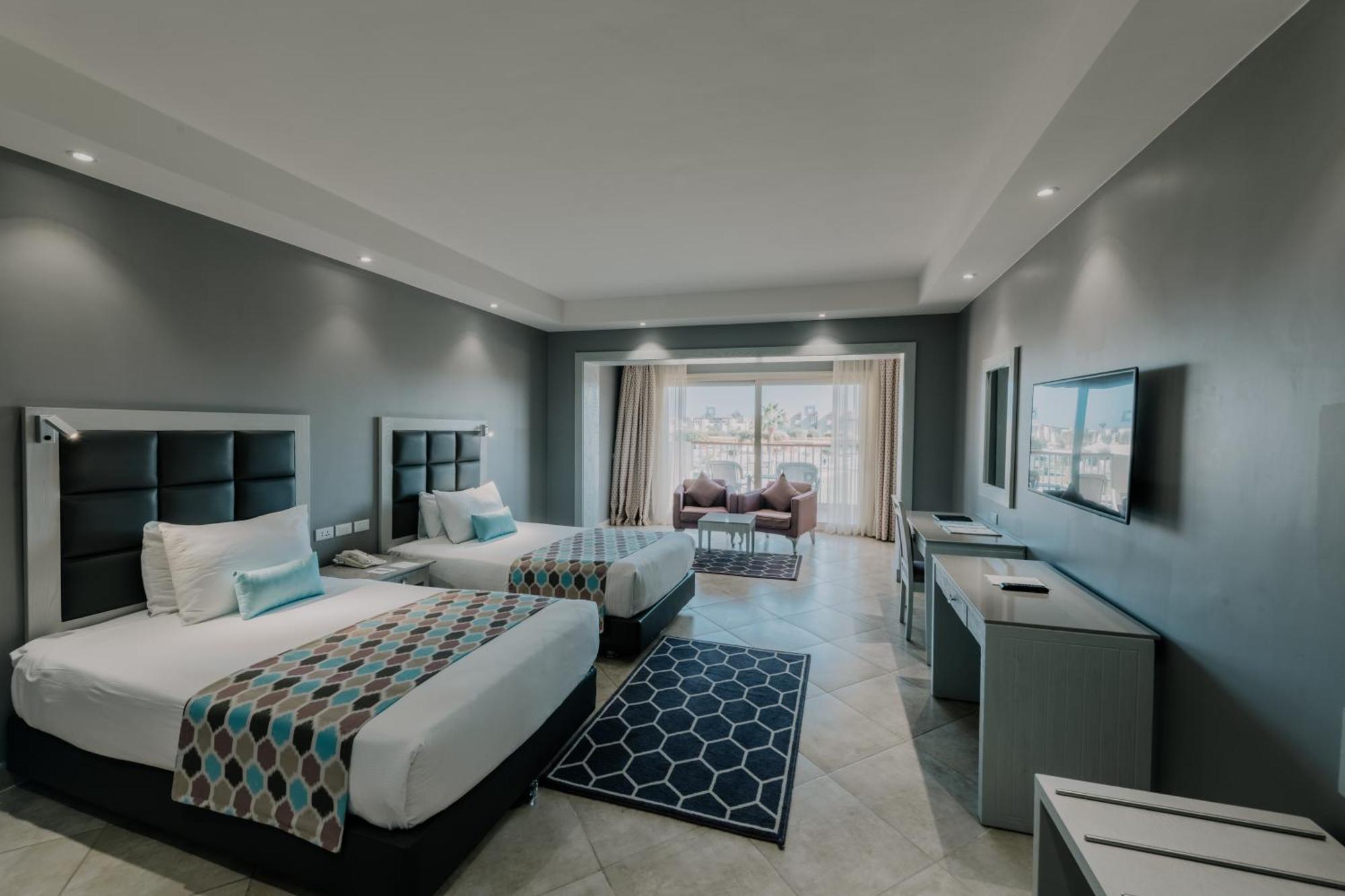 Deluxe Room Pool or Partial Sea View