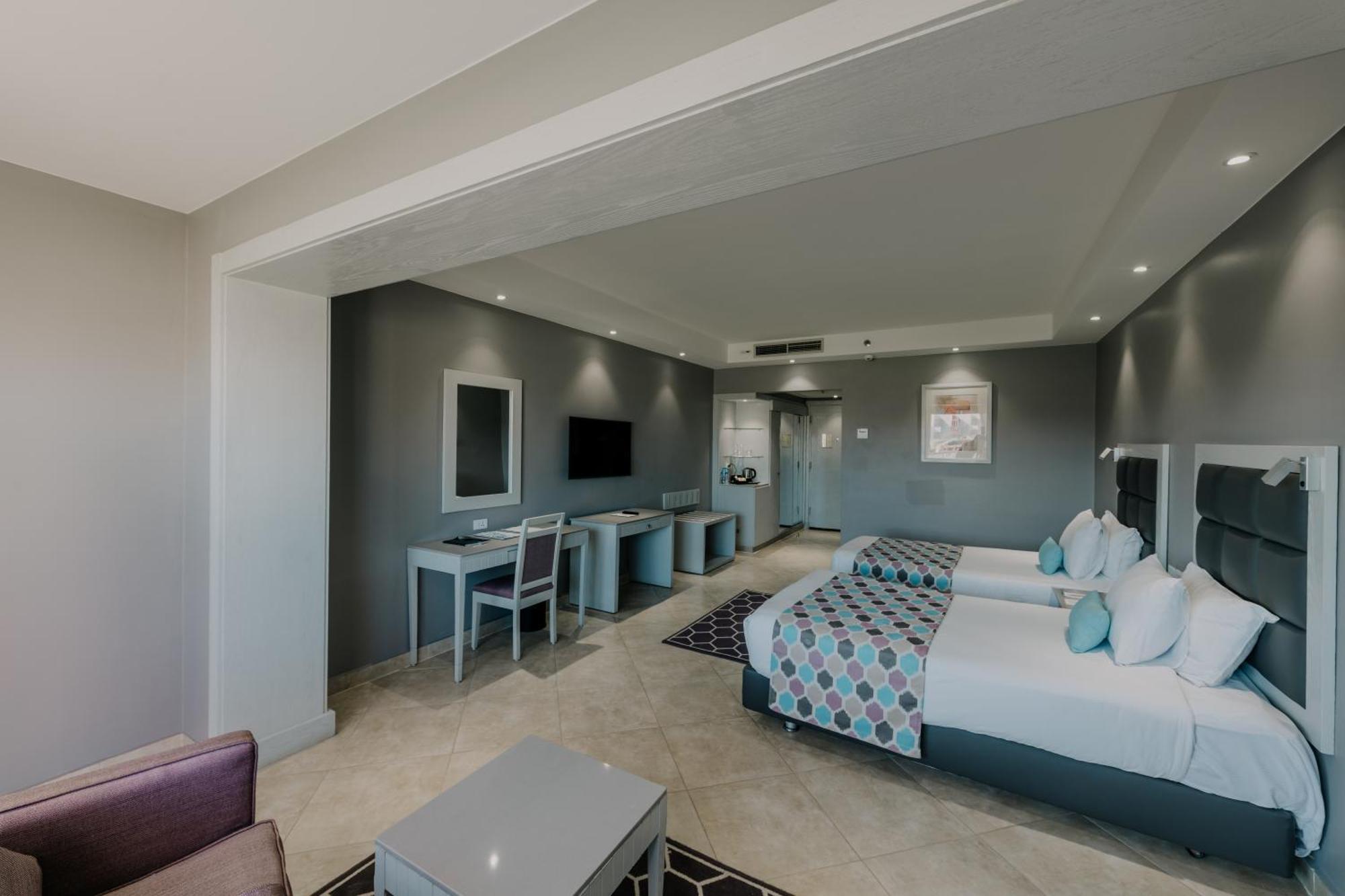 Deluxe Room Pool or Partial Sea View