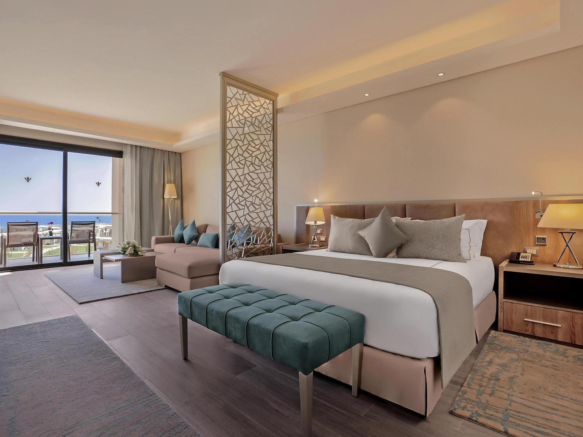 Deluxe Room Sea View King Bed