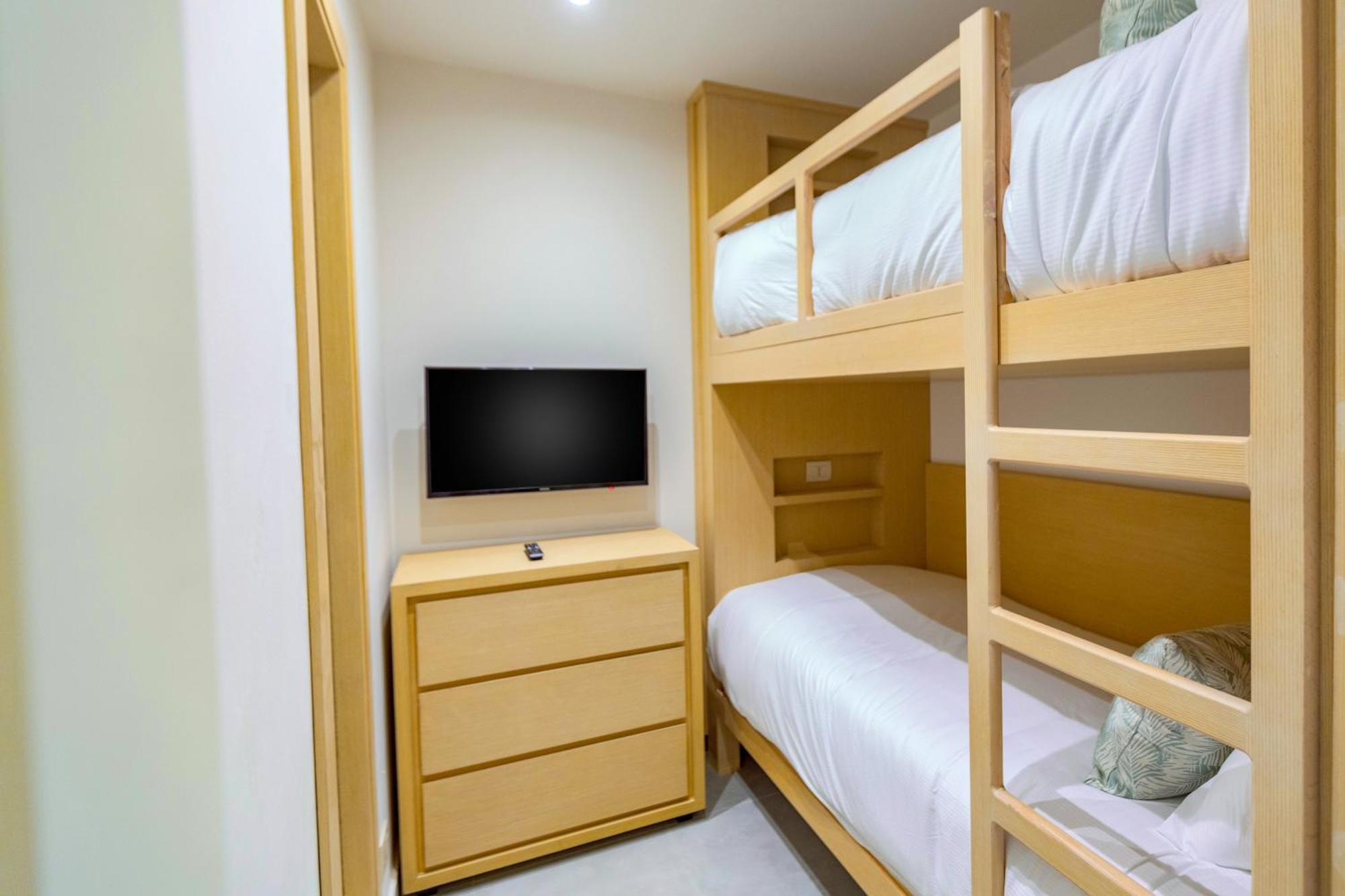 Family Bunk Bed Waterpark View